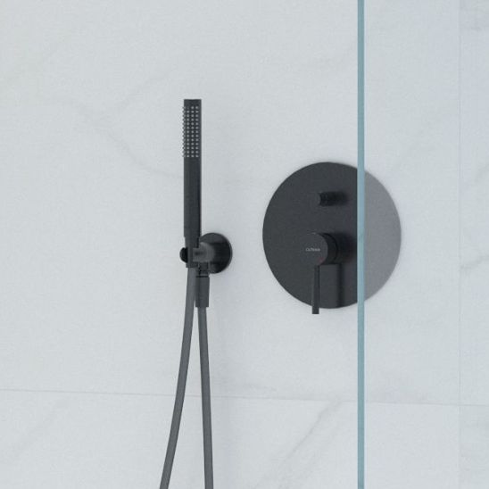 Set rubinetto per vasca e doccia Oltens Katla 34600300, soffione doccia Oltens Regna 37009300, 39403300, 37109300, 39304300, 37200300
