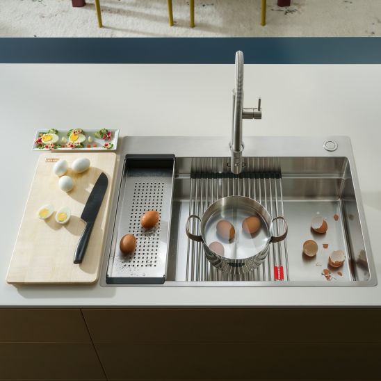 Set lavello in acciaio Franke Box 127.0749.856, rubinetto da cucina Franke Eos 115.0590.045