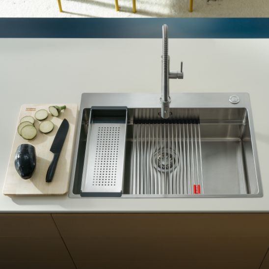 Set lavello in acciaio Franke Box 127.0749.856, rubinetto da cucina Franke Eos 115.0590.045