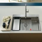 Set lavello in acciaio Franke Box 127.0749.856, rubinetto da cucina Franke Eos 115.0590.045