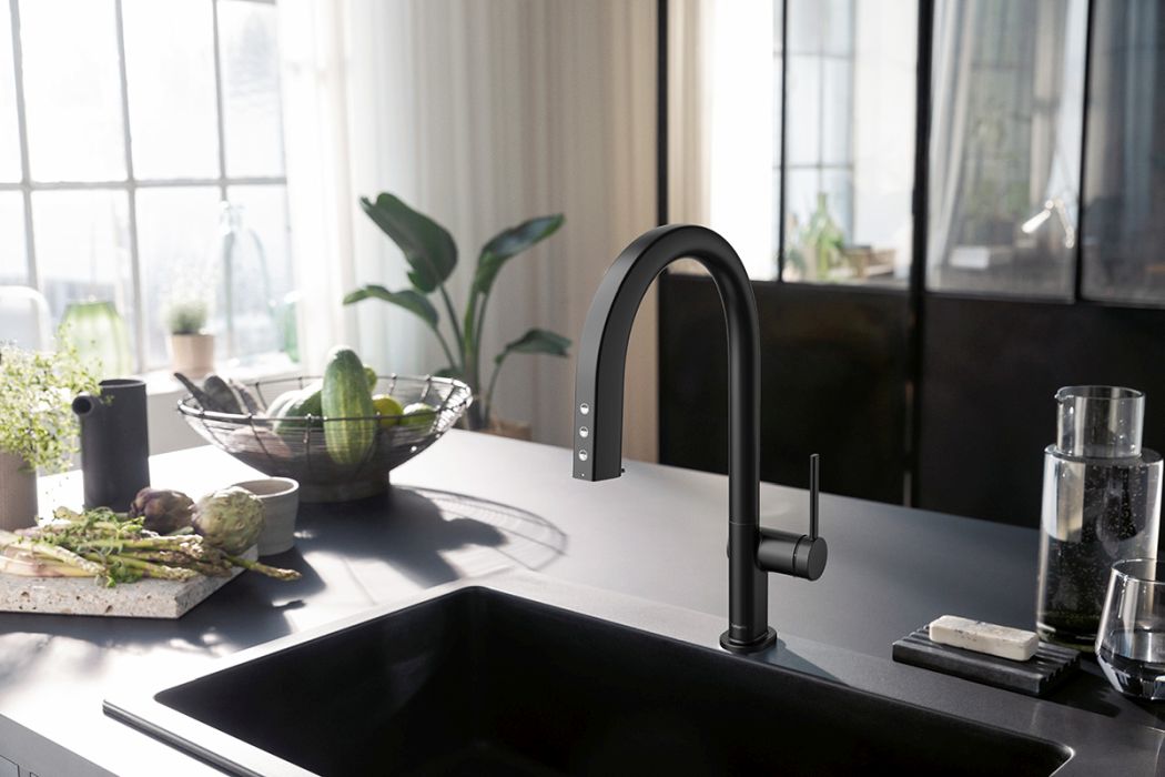 Rubinetto da cucina nero con filtro