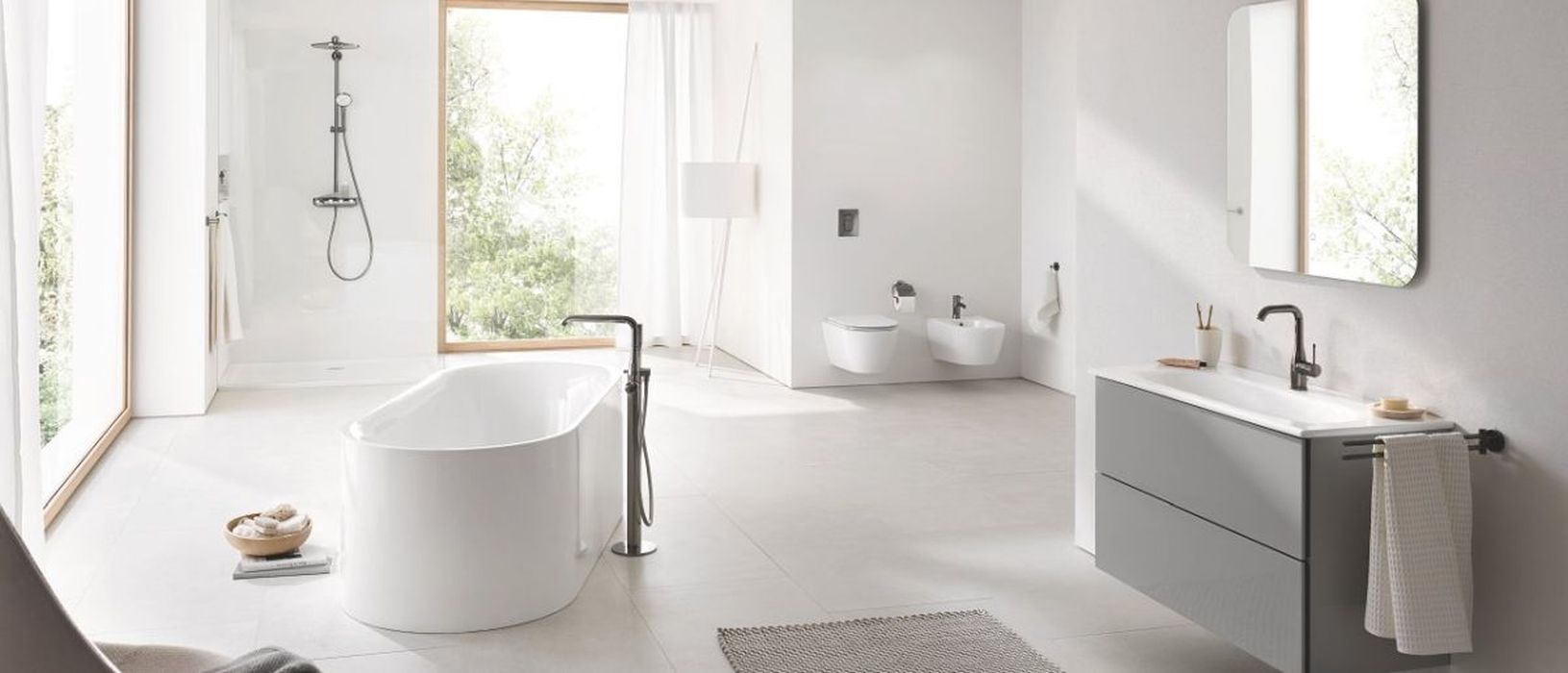 Bagno moderno in colori chiari